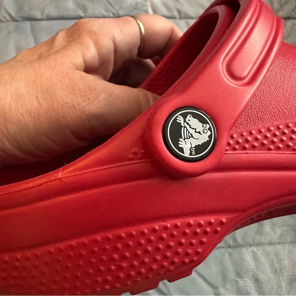 Like New CROCS Women’s Sandals - Bright Red W sz7 M sz5 - Picture 6 of 10